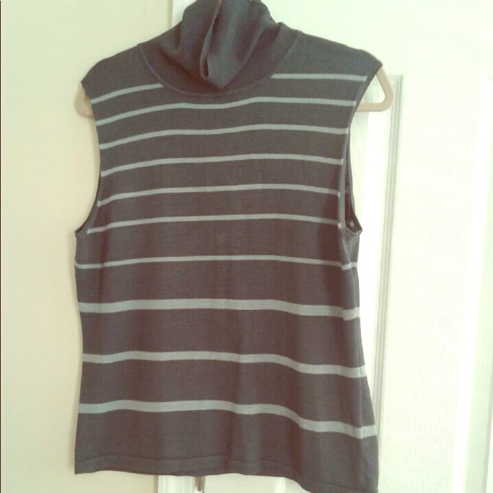 Silk pullover sweater. Jones New York Size XL.